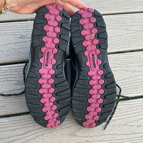 Women’s Columbia Omni-heat waterproof hiking boots, size 8 - Picture 8 of 9